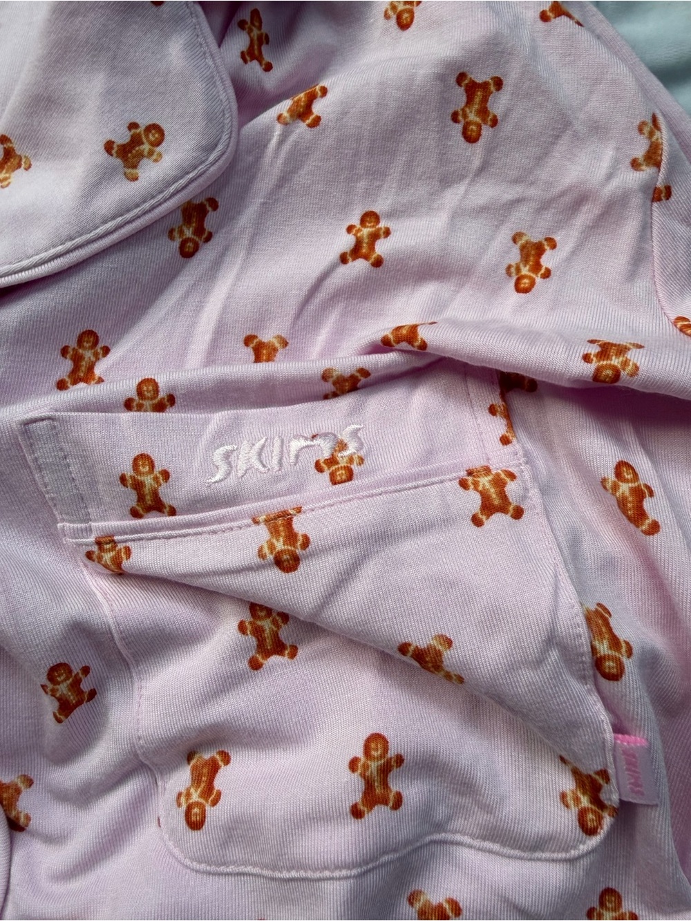 SKIMS Pink Gingerbread-Print Pajama Set - Picture 3 of 7